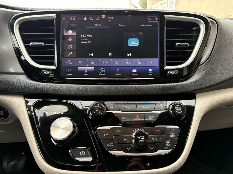 Chrysler Pacifica Touring L 2023