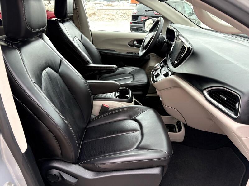 Chrysler Pacifica Touring L 2023