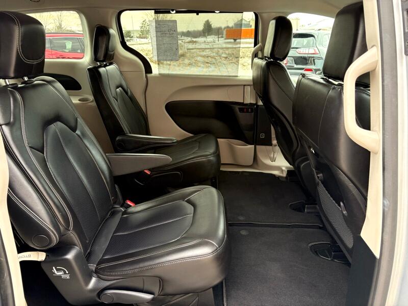 Chrysler Pacifica Touring L 2023