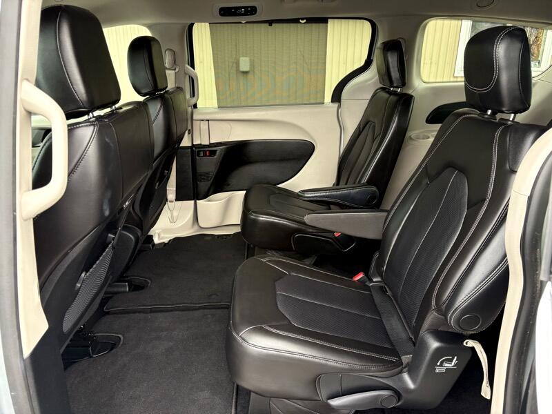 Chrysler Pacifica Touring L 2023