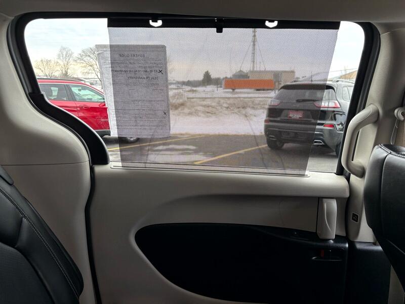 Chrysler Pacifica Touring L 2023