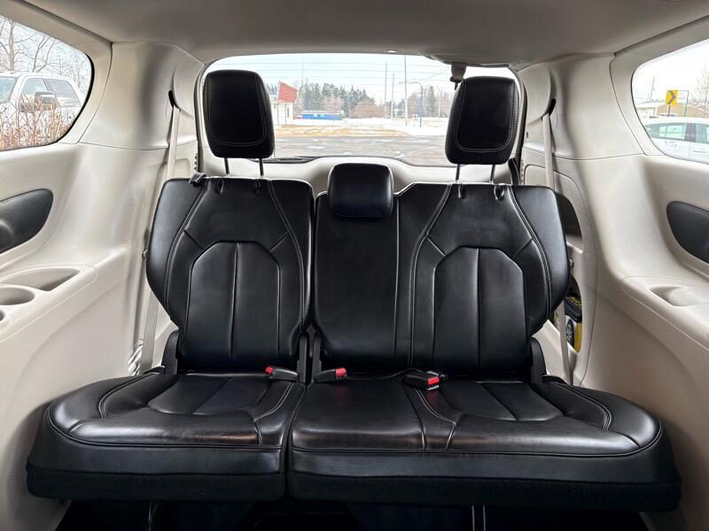 Chrysler Pacifica Touring L 2023