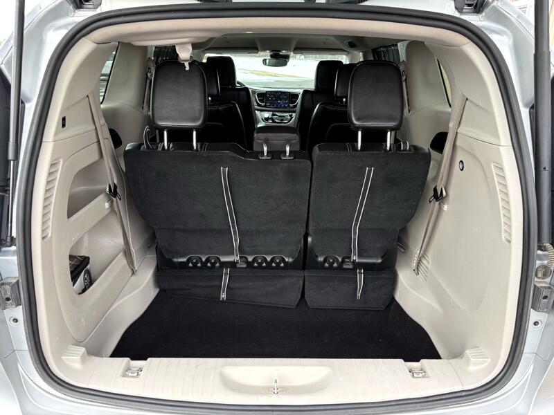 Chrysler Pacifica Touring L 2023