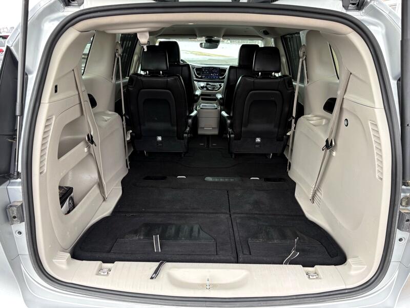 Chrysler Pacifica Touring L 2023