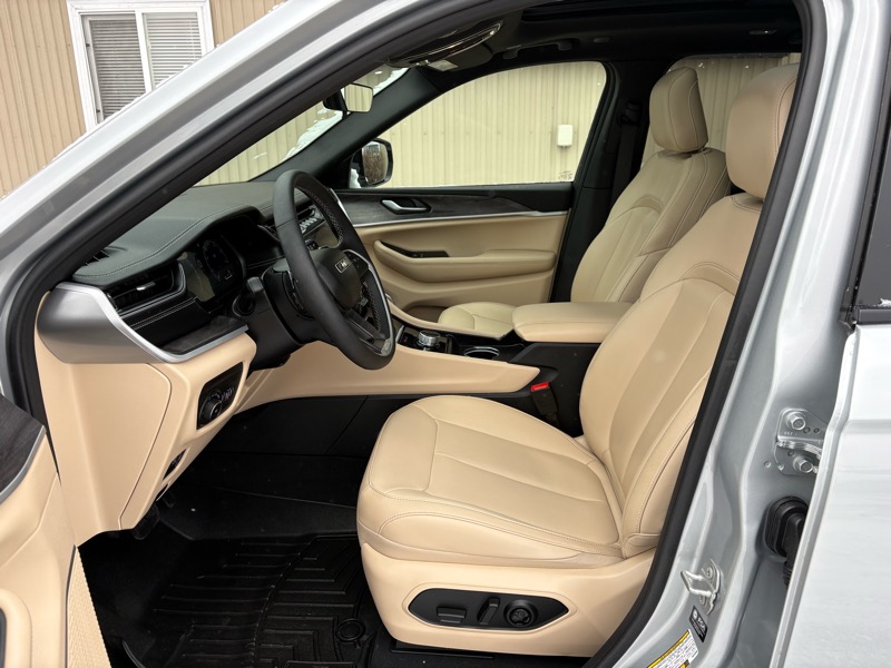 Jeep Grand Cherokee Limited 4WD 2025