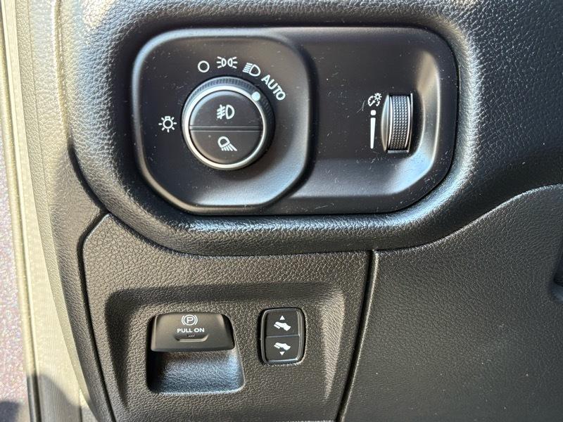 RAM 1500 Big Horn Crew Cab SWB 4WD 2021