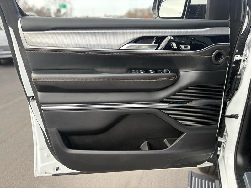 Jeep Grand Wagoneer Series III 4WD 2022