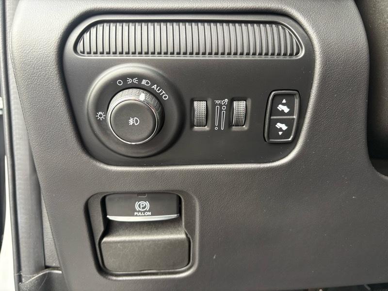 Jeep Grand Wagoneer Series III 4WD 2022