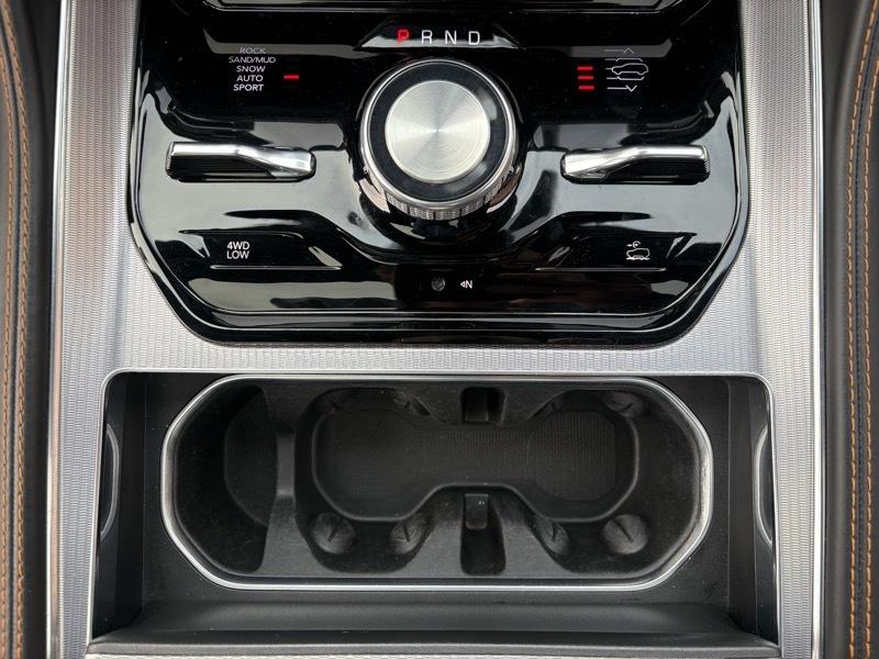 Jeep Grand Wagoneer Series III 4WD 2022