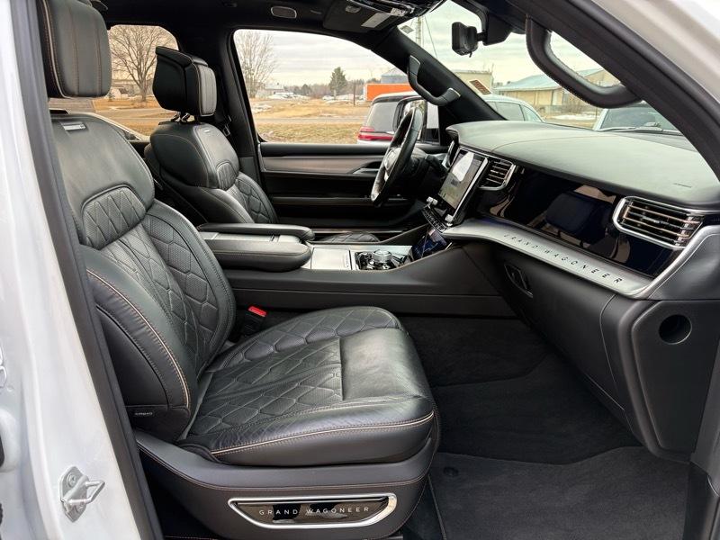 Jeep Grand Wagoneer Series III 4WD 2022