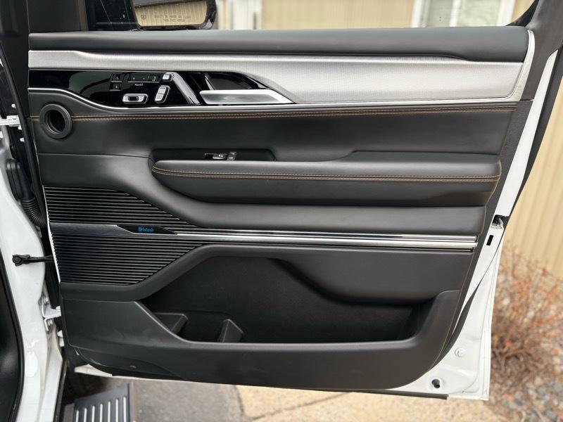 Jeep Grand Wagoneer Series III 4WD 2022