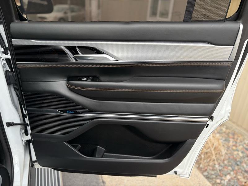 Jeep Grand Wagoneer Series III 4WD 2022