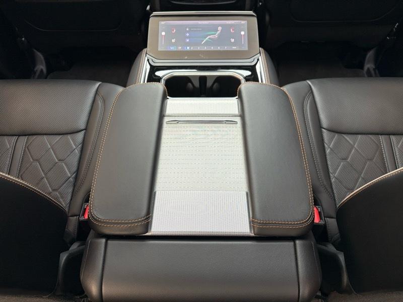 Jeep Grand Wagoneer Series III 4WD 2022