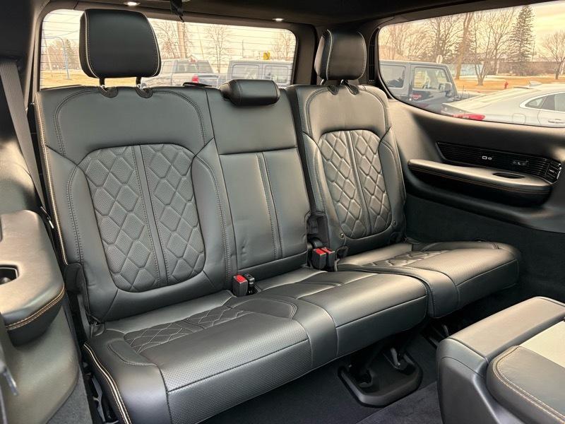 Jeep Grand Wagoneer Series III 4WD 2022