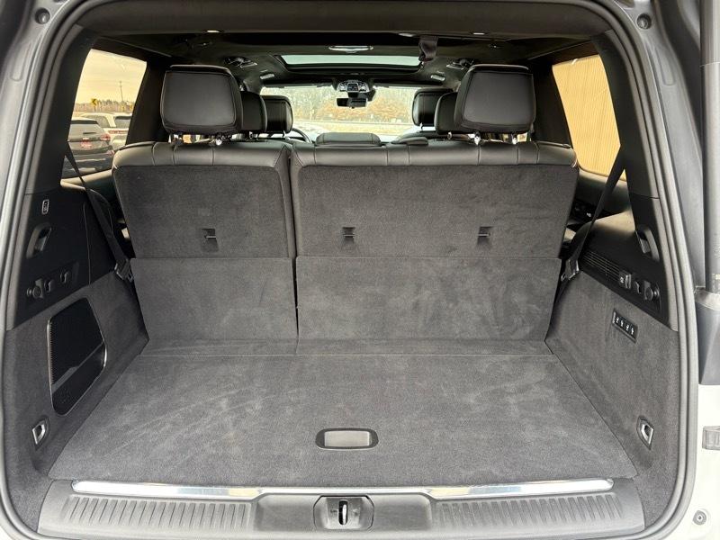 Jeep Grand Wagoneer Series III 4WD 2022