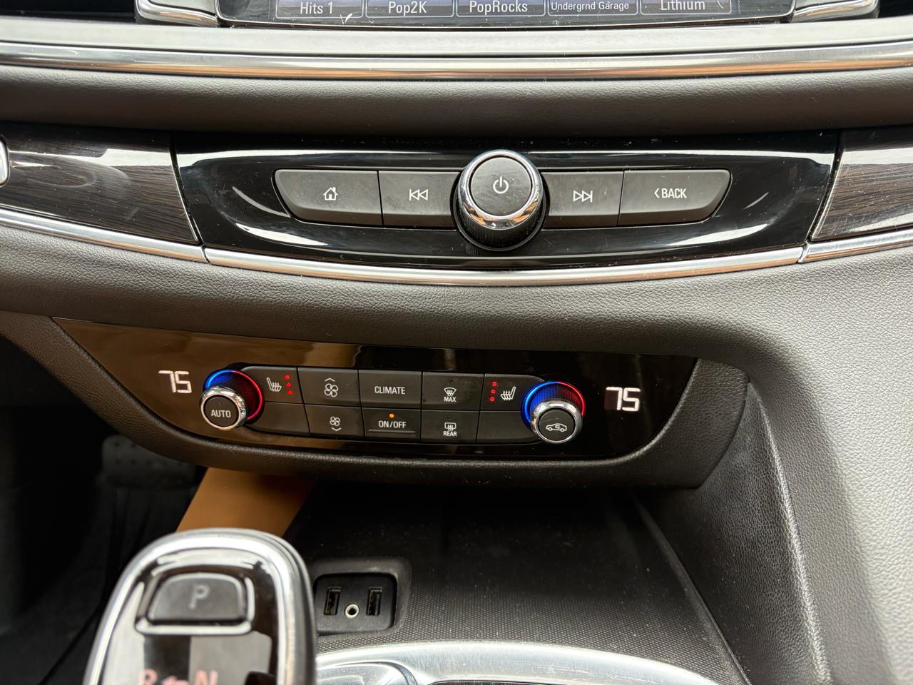 Buick Enclave Essence AWD 2018