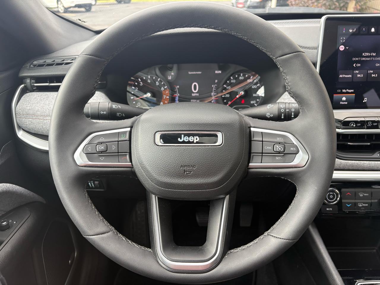 Jeep Compass Latitude Lux 4x4 2023