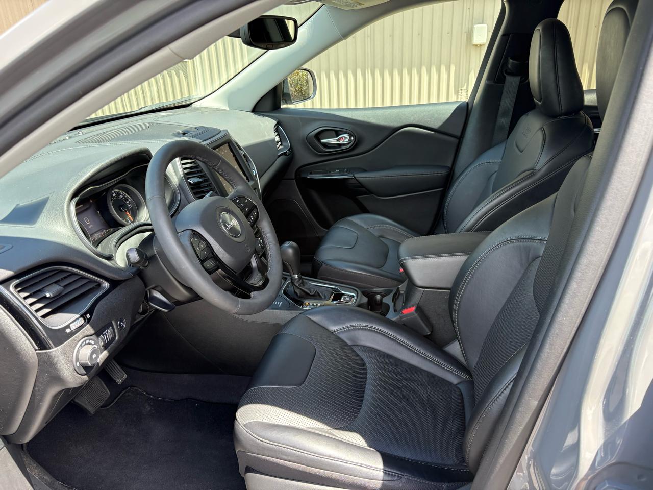 Jeep Cherokee Latitude Lux 4x4 2023