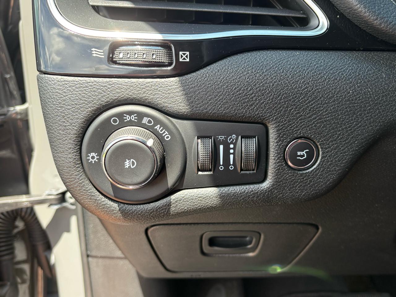 Jeep Cherokee Latitude Lux 4x4 2023