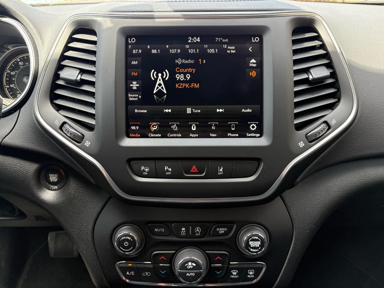 Jeep Cherokee Latitude Lux 4x4 2023