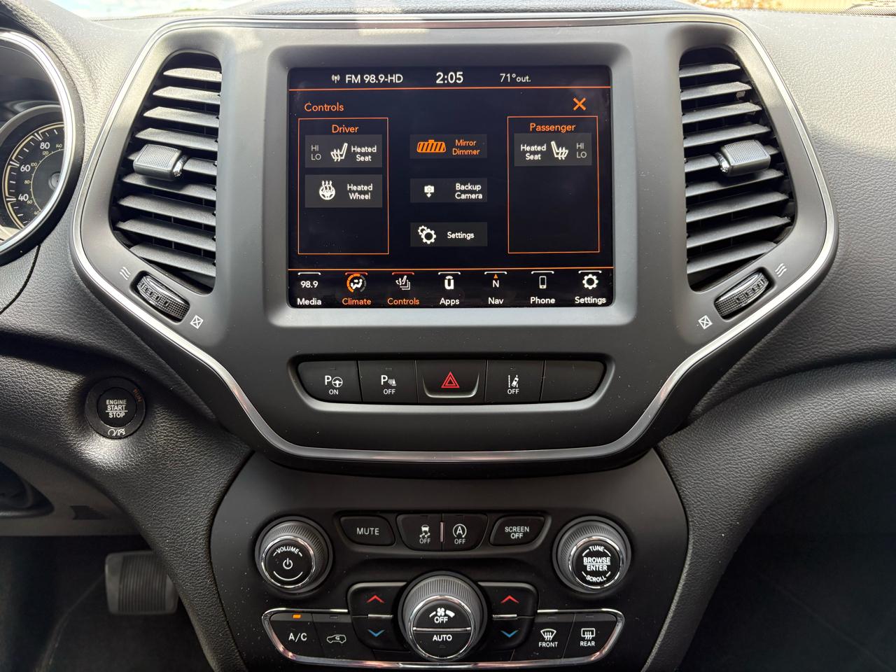 Jeep Cherokee Latitude Lux 4x4 2023