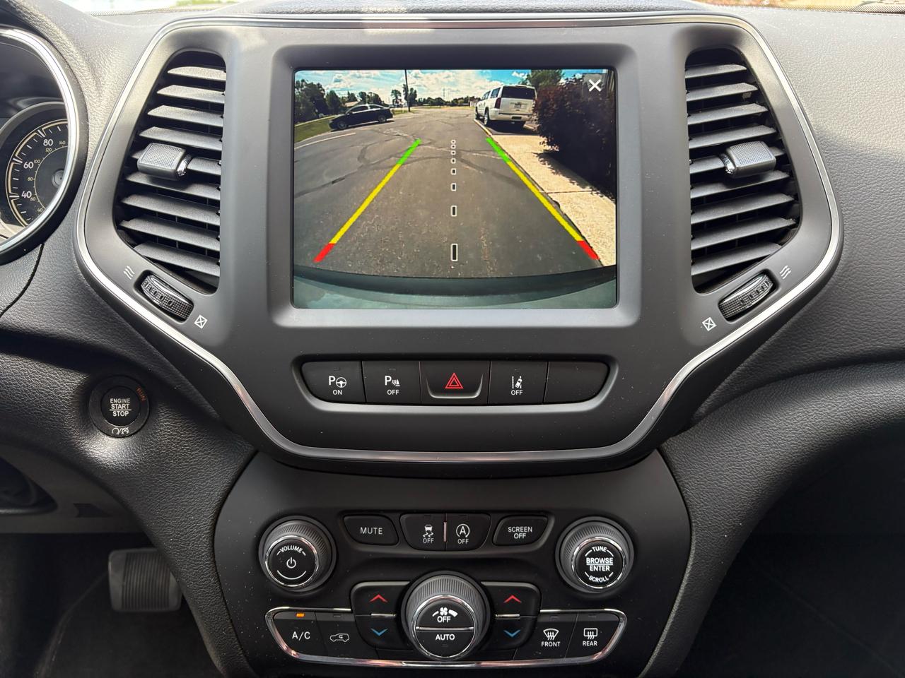 Jeep Cherokee Latitude Lux 4x4 2023