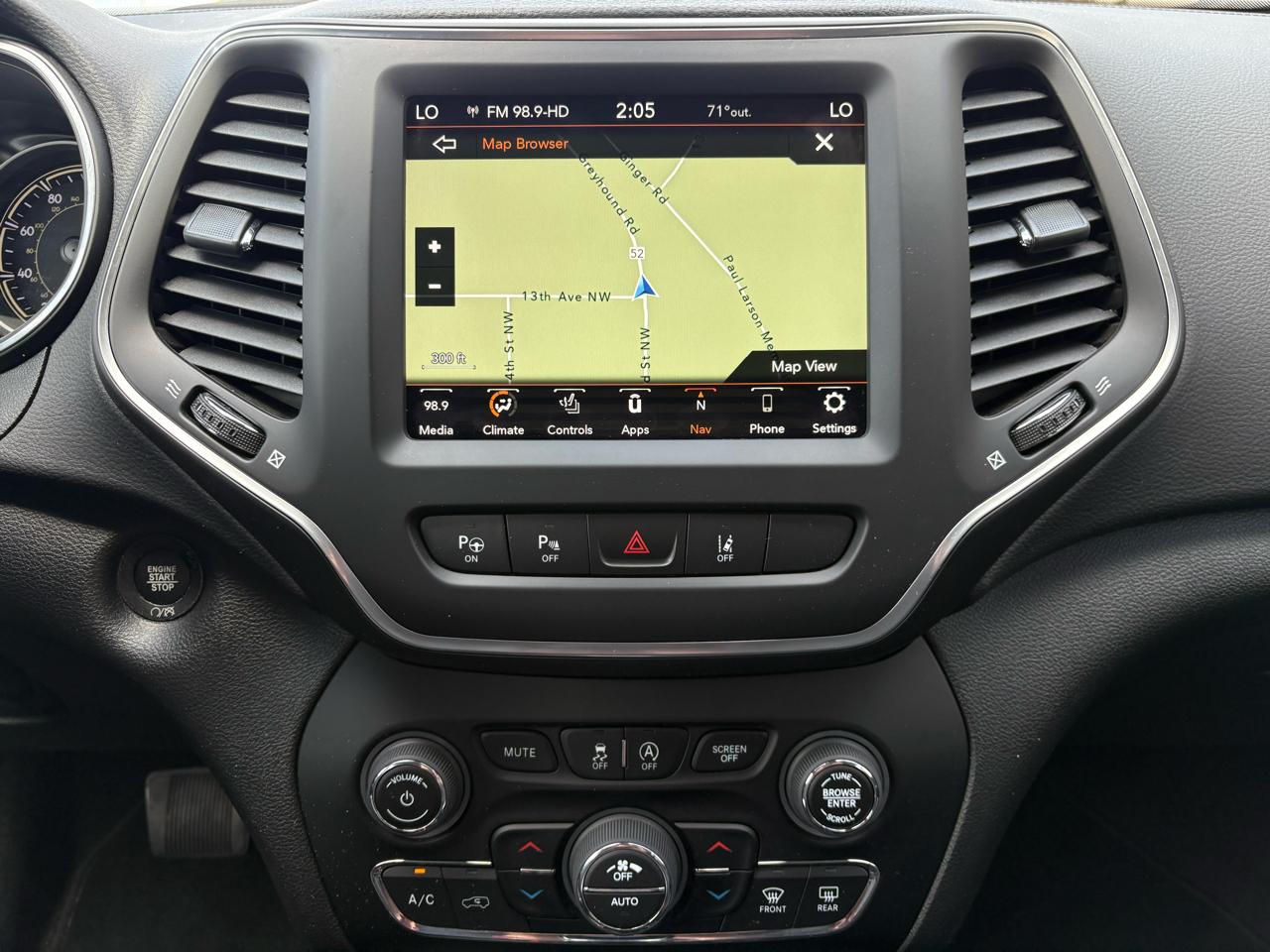 Jeep Cherokee Latitude Lux 4x4 2023