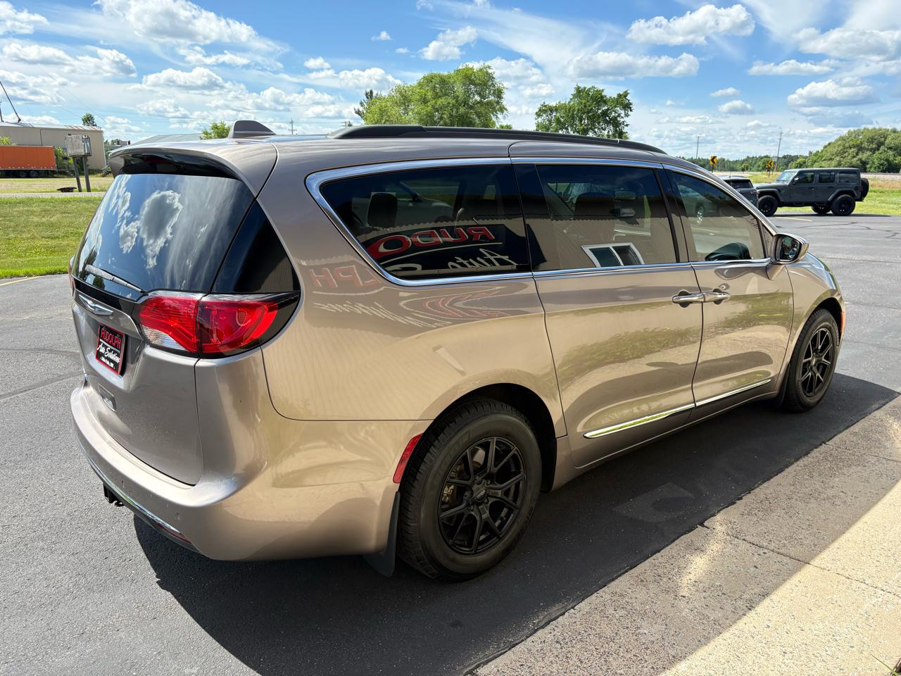 Chrysler Pacifica Touring-L 2017