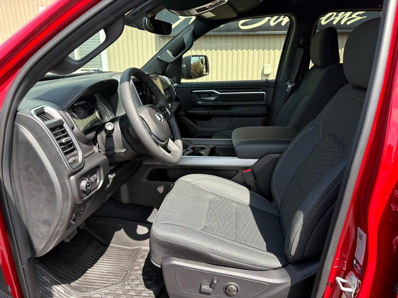 RAM 1500 Big Horn Crew Cab SWB 4WD 2026