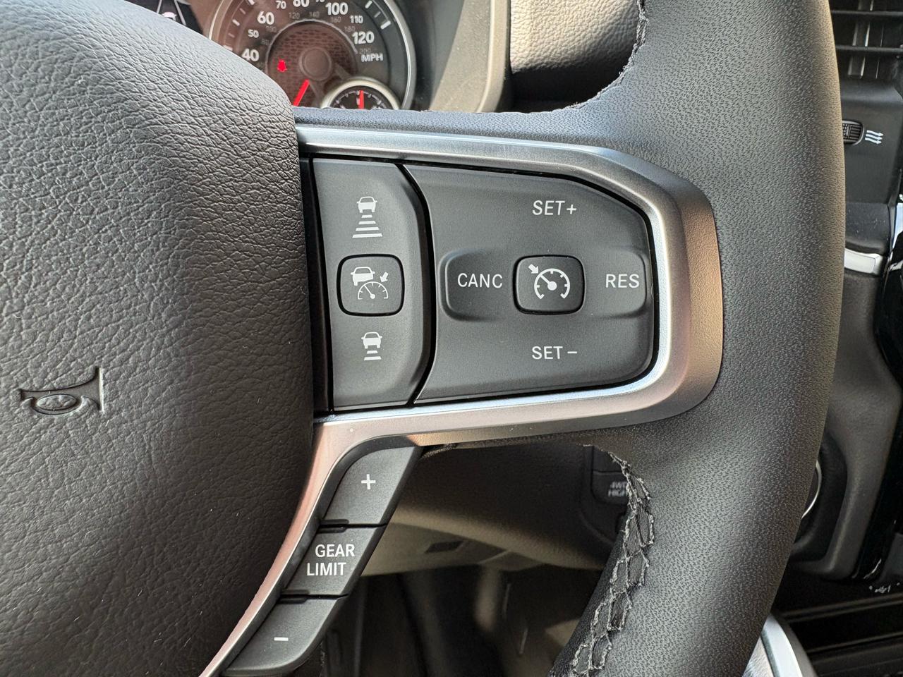 RAM 1500 Big Horn Crew Cab SWB 4WD 2026