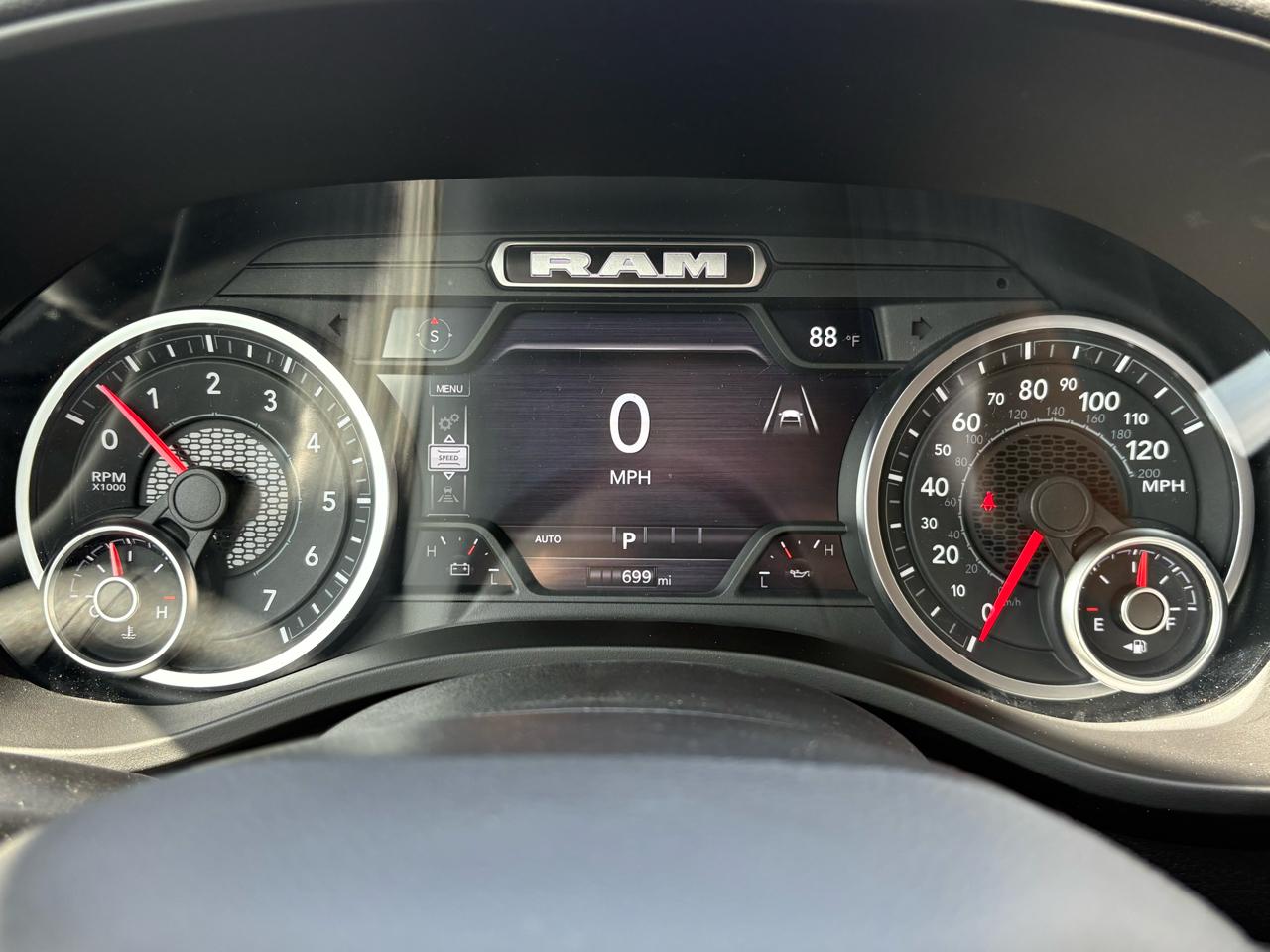 RAM 1500 Big Horn Crew Cab SWB 4WD 2026