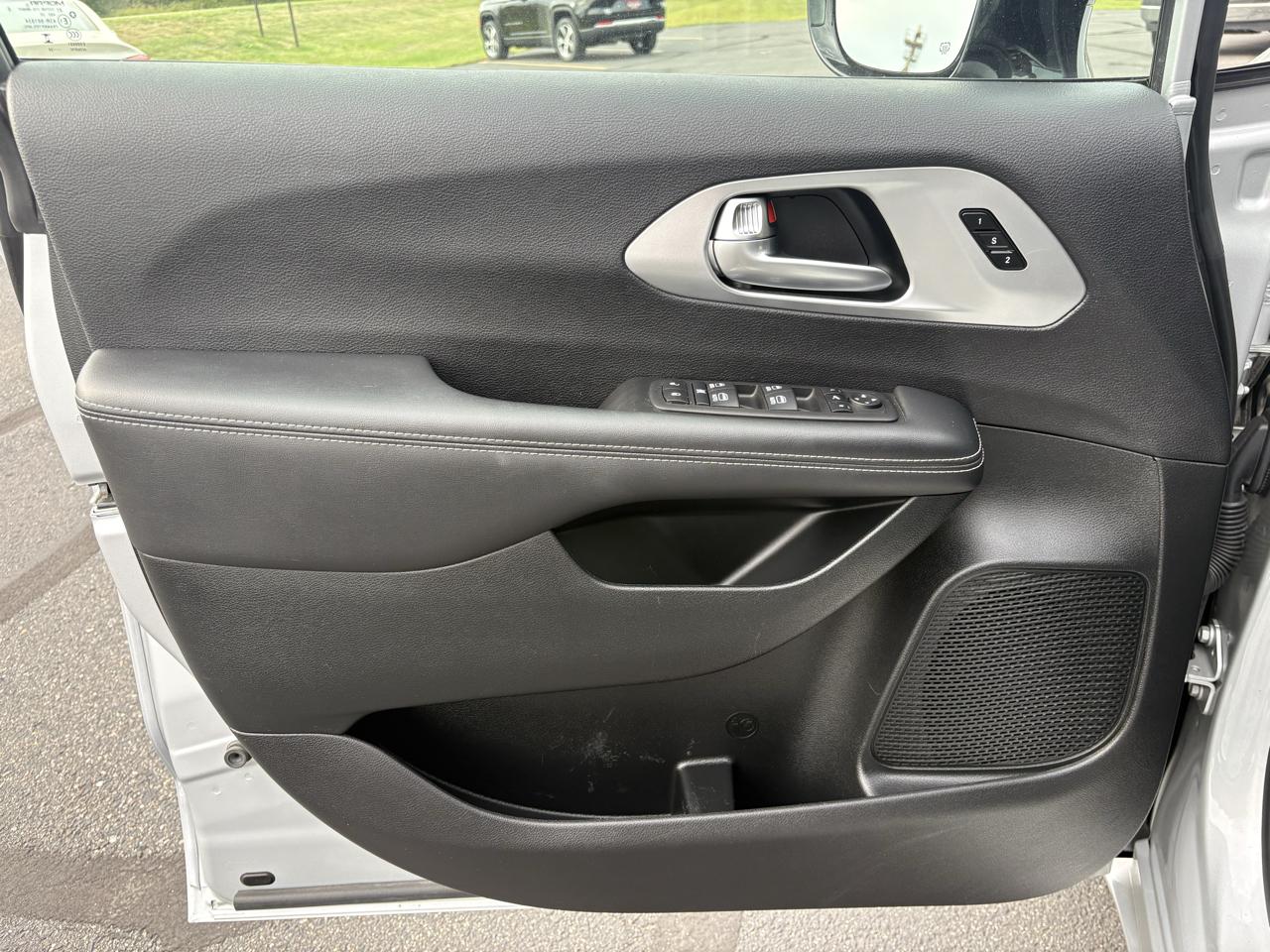 Chrysler Pacifica  2026