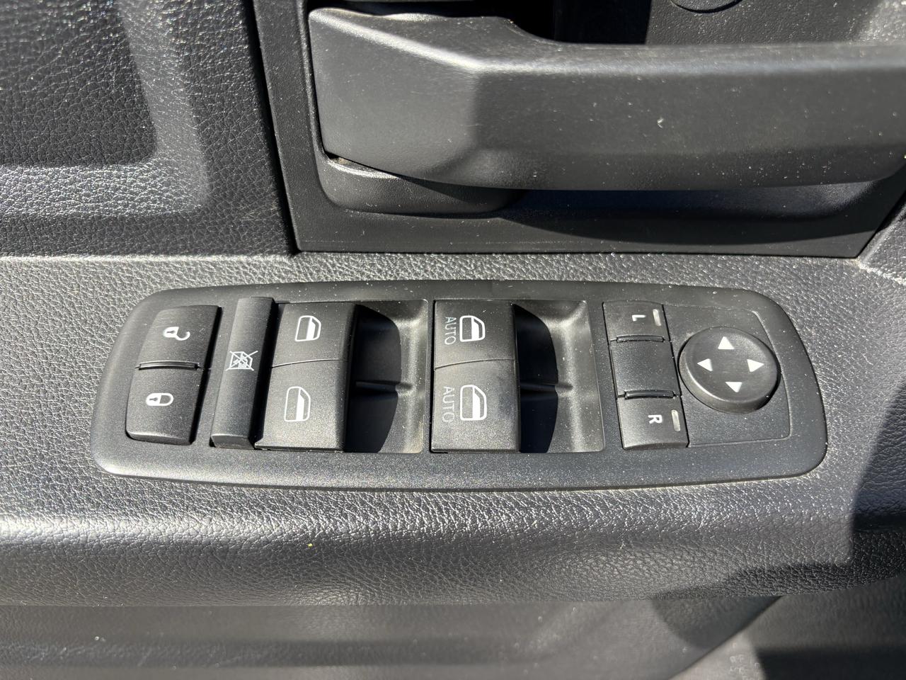 RAM 2500 Tradesman Crew Cab LWB 4WD 2015