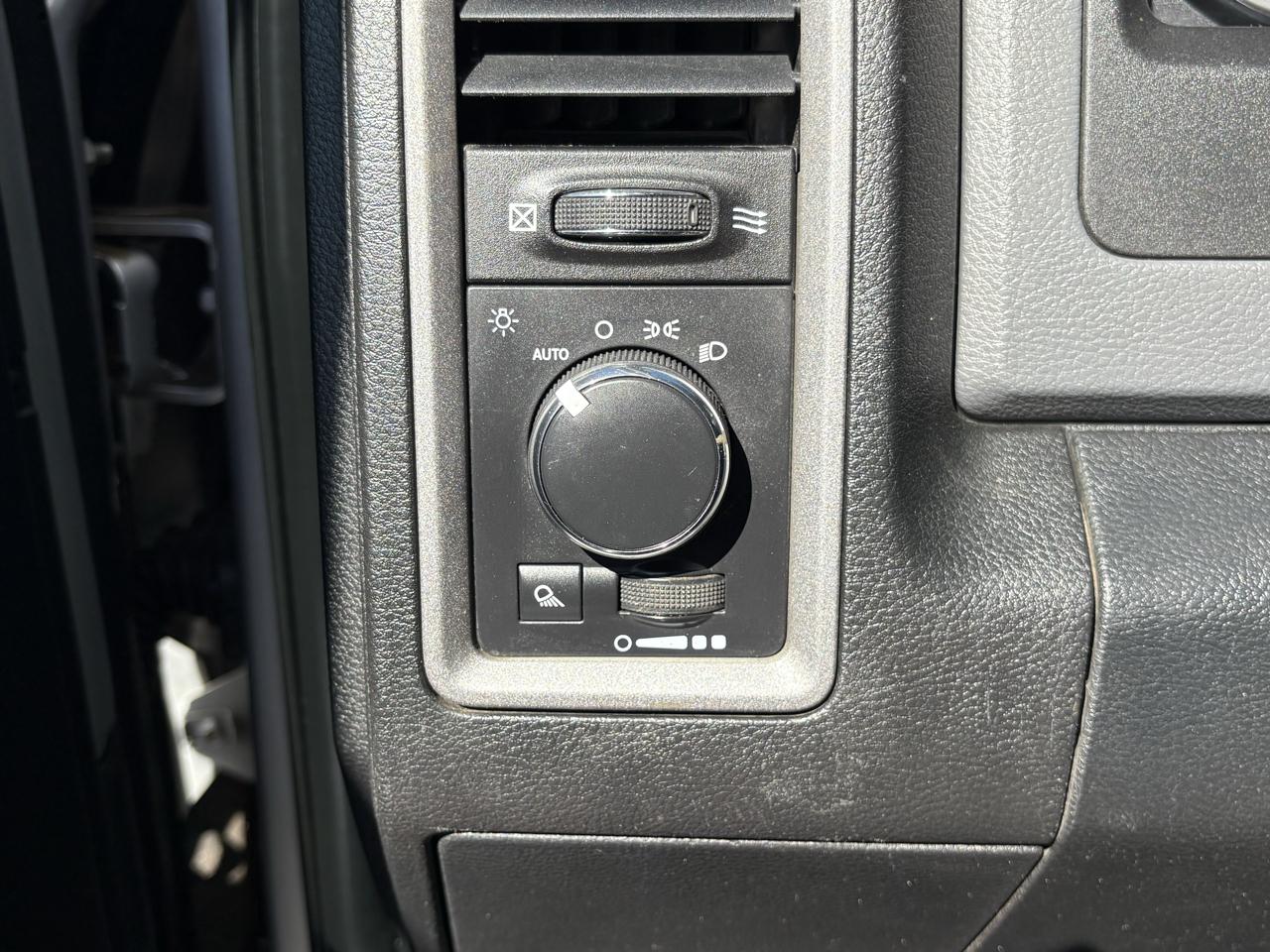 RAM 2500 Tradesman Crew Cab LWB 4WD 2015