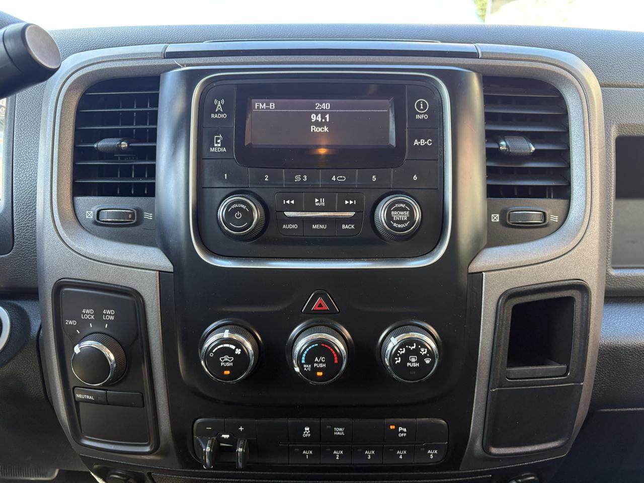 RAM 2500 Tradesman Crew Cab LWB 4WD 2015