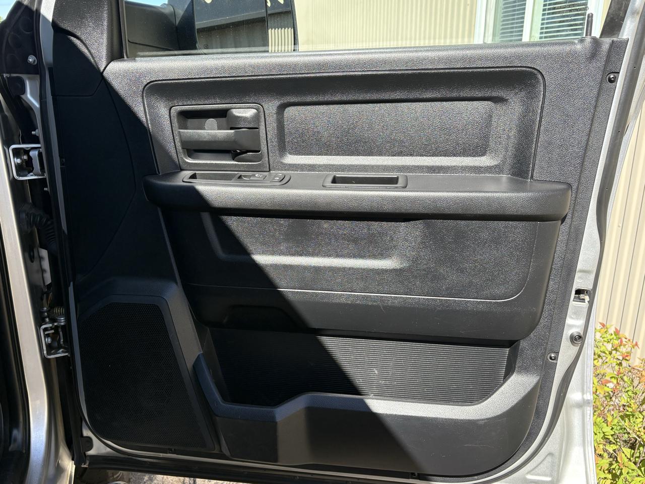 RAM 2500 Tradesman Crew Cab LWB 4WD 2015