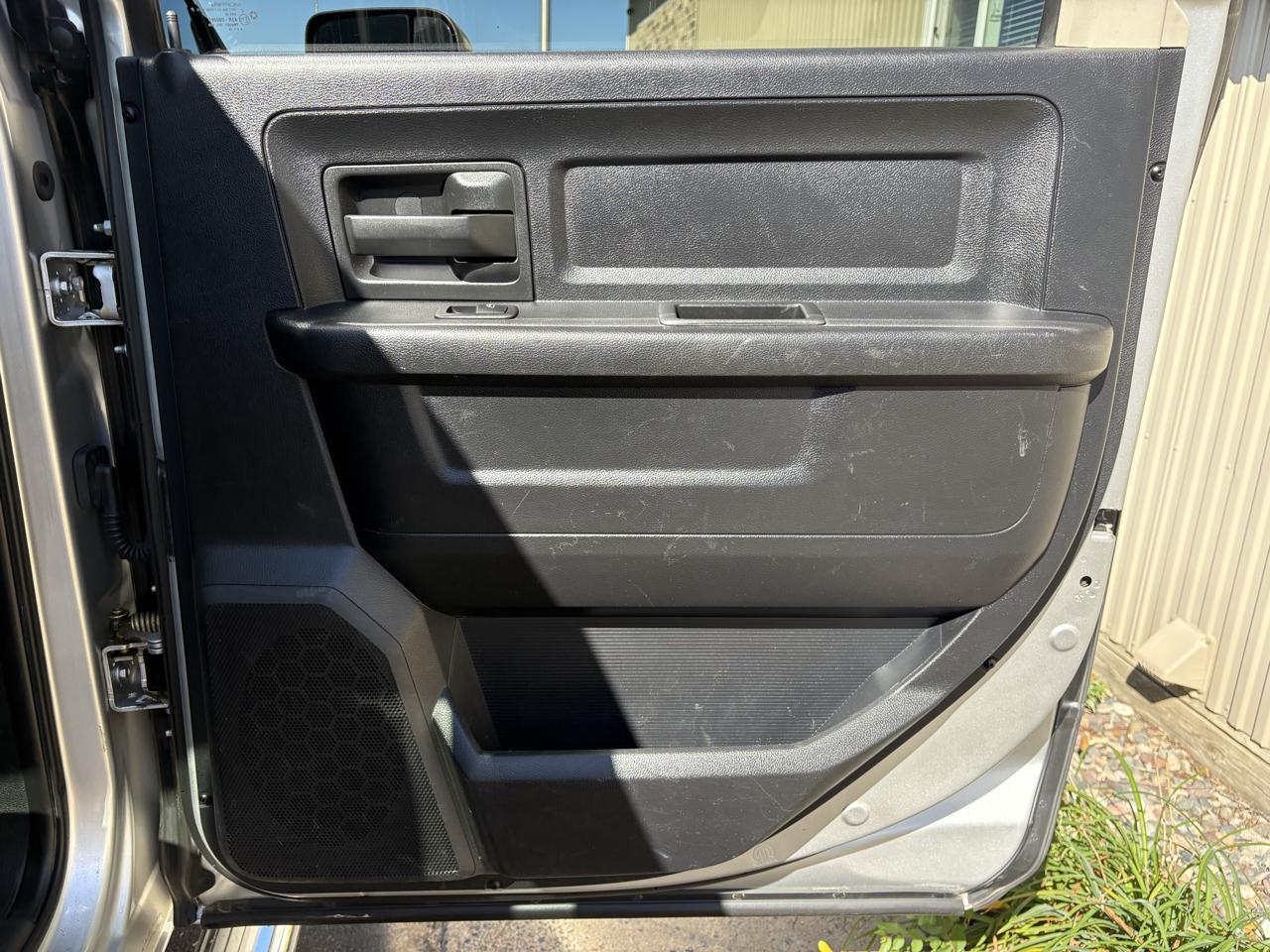 RAM 2500 Tradesman Crew Cab LWB 4WD 2015