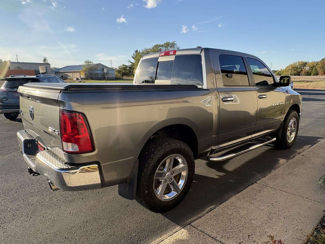 RAM 1500 SLT Crew Cab 4WD 2012