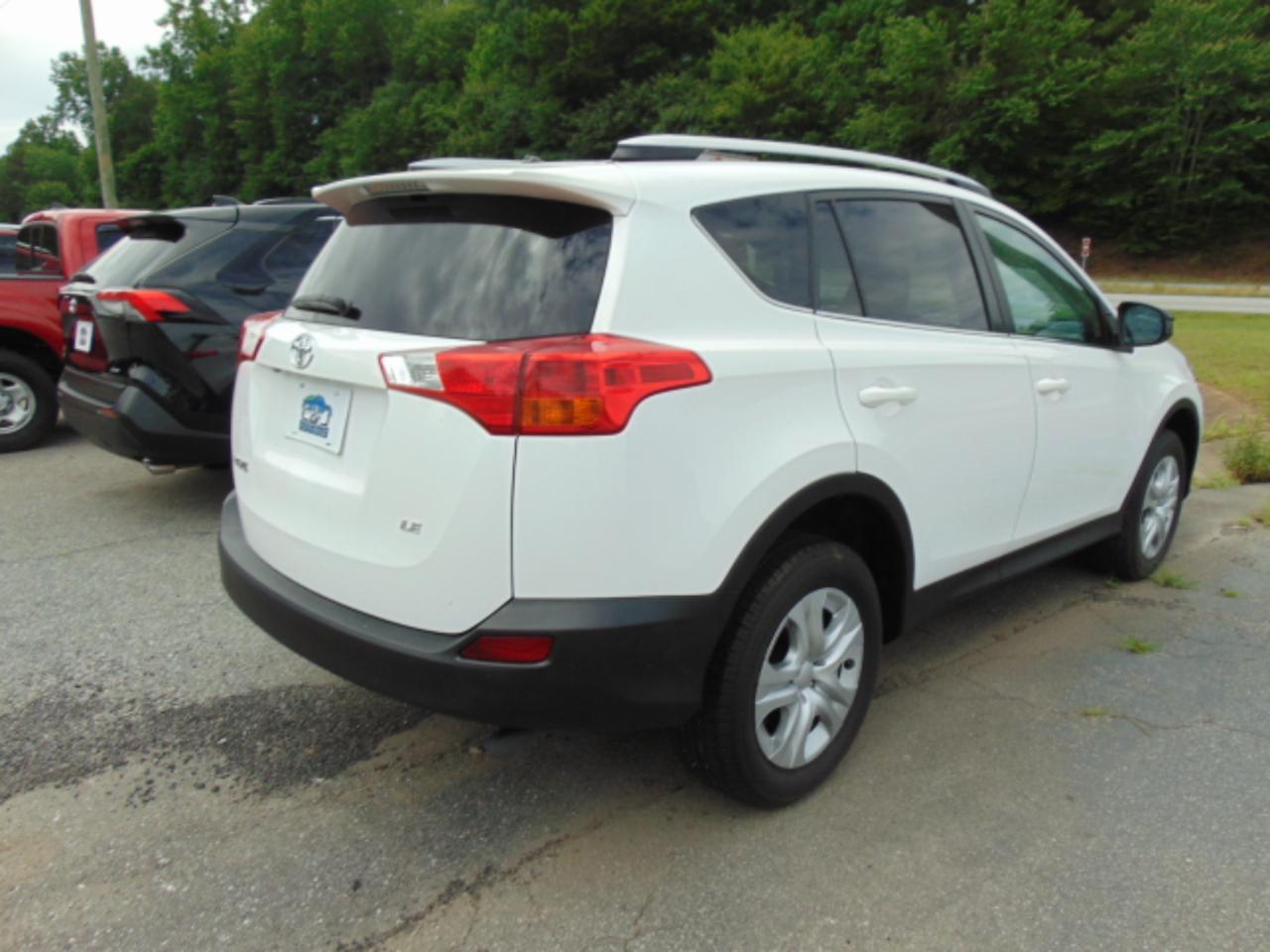 Toyota RAV4 LE FWD 2014