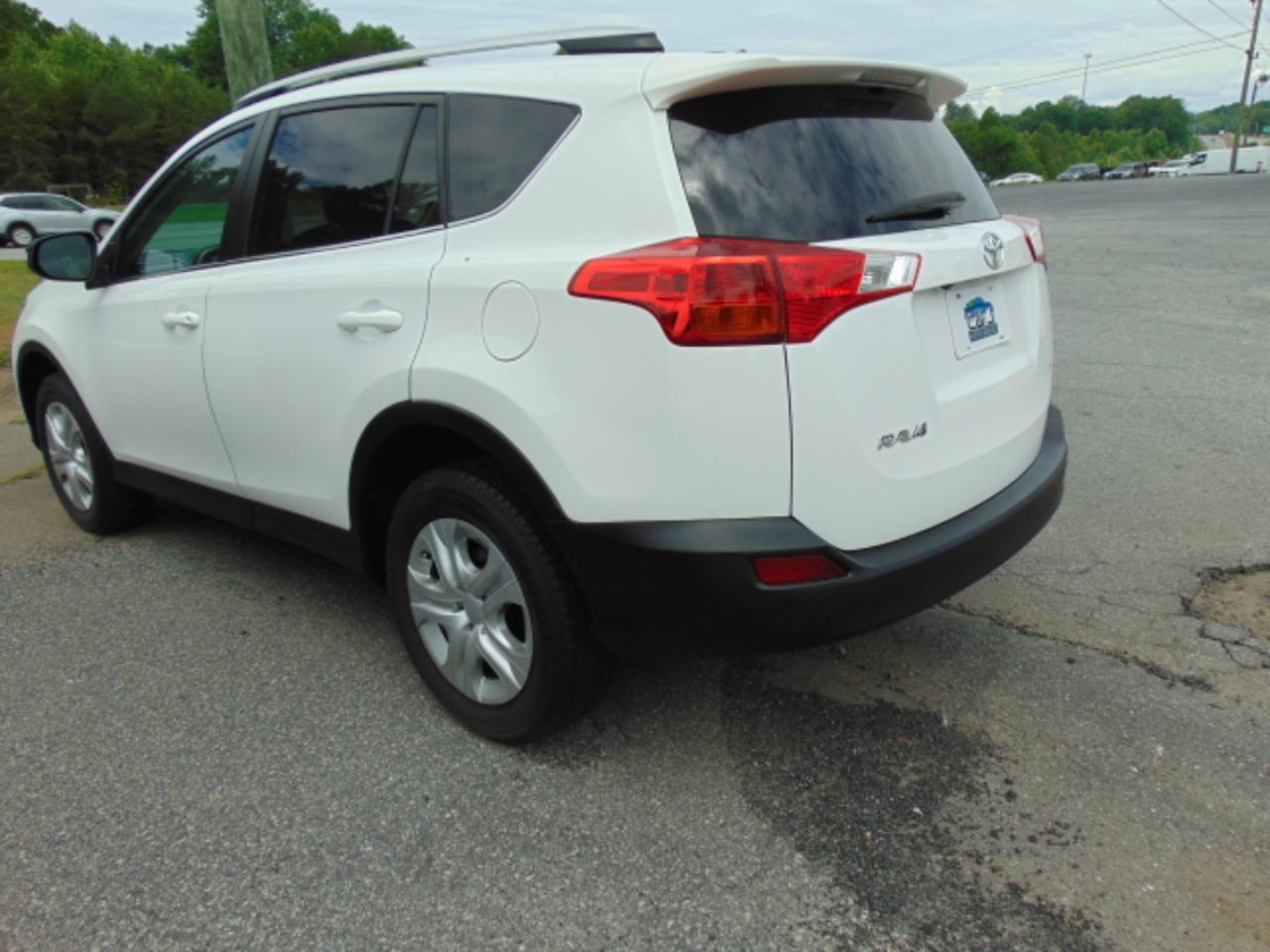 Toyota RAV4 LE FWD 2014