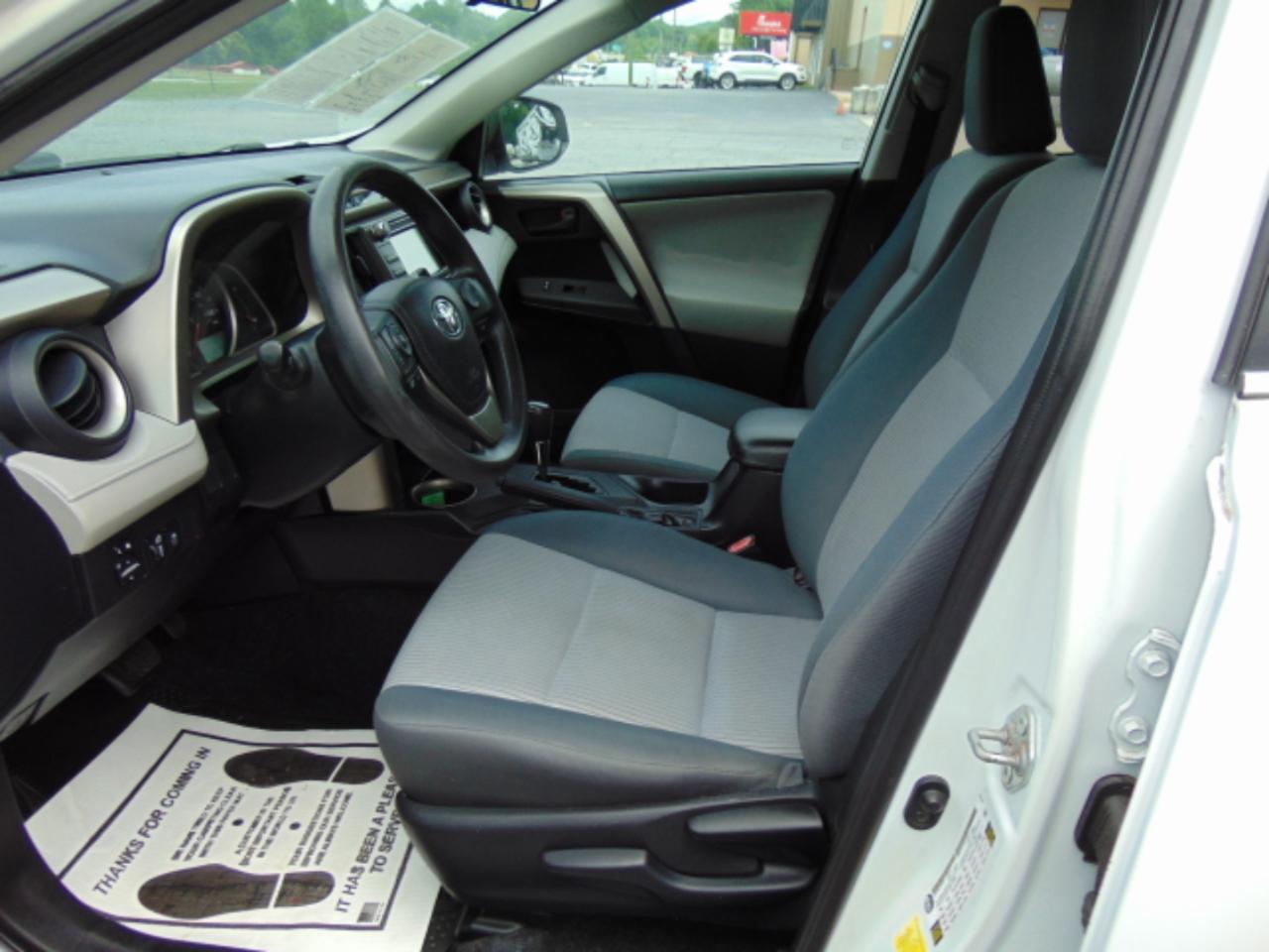 Toyota RAV4 LE FWD 2014