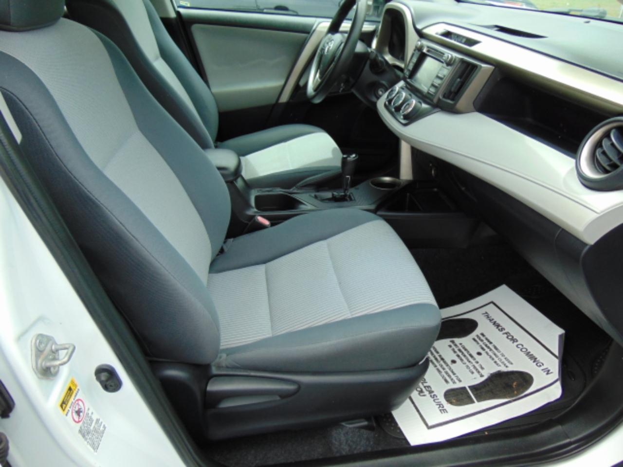 Toyota RAV4 LE FWD 2014