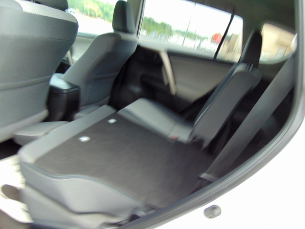 Toyota RAV4 LE FWD 2014