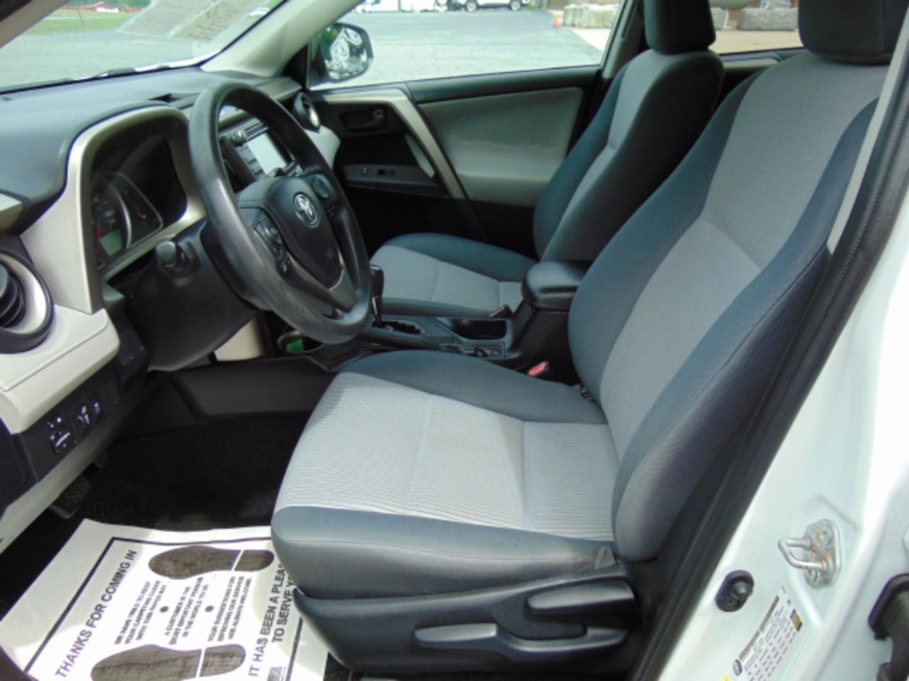 Toyota RAV4 LE FWD 2014