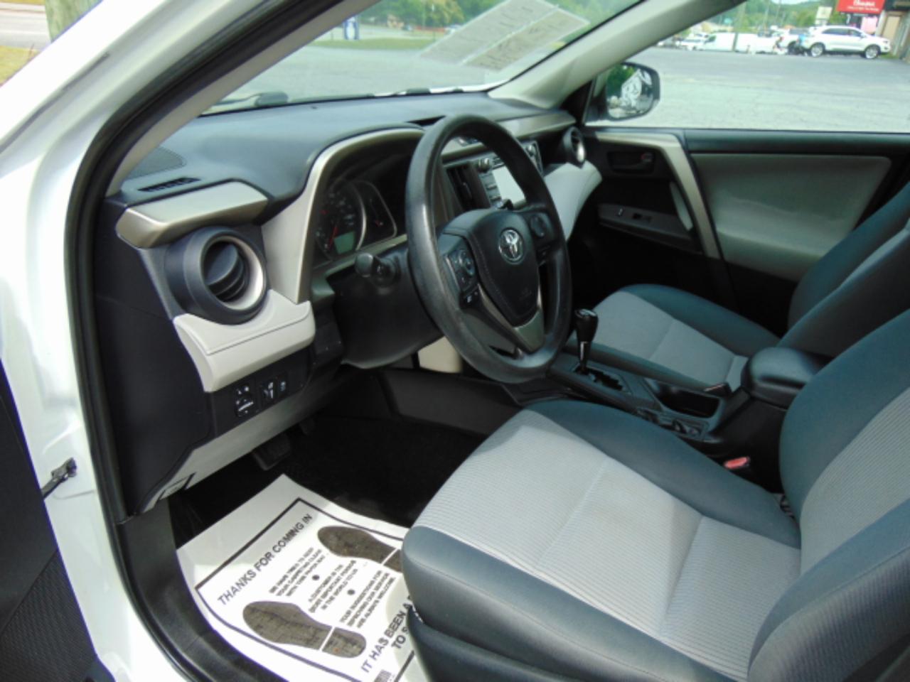 Toyota RAV4 LE FWD 2014