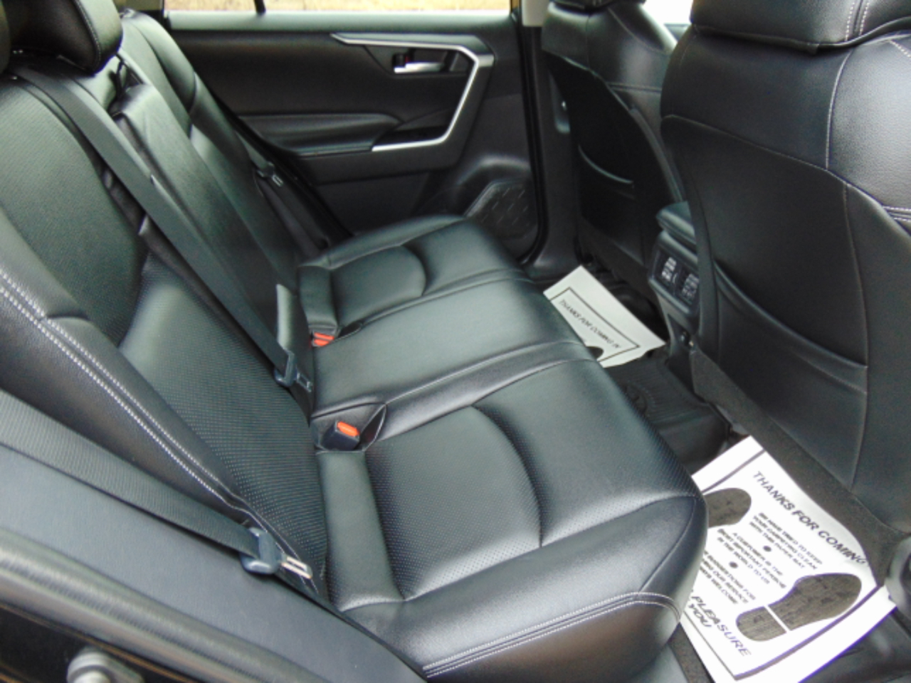 2020 Toyota RAV4 XLE photo 2