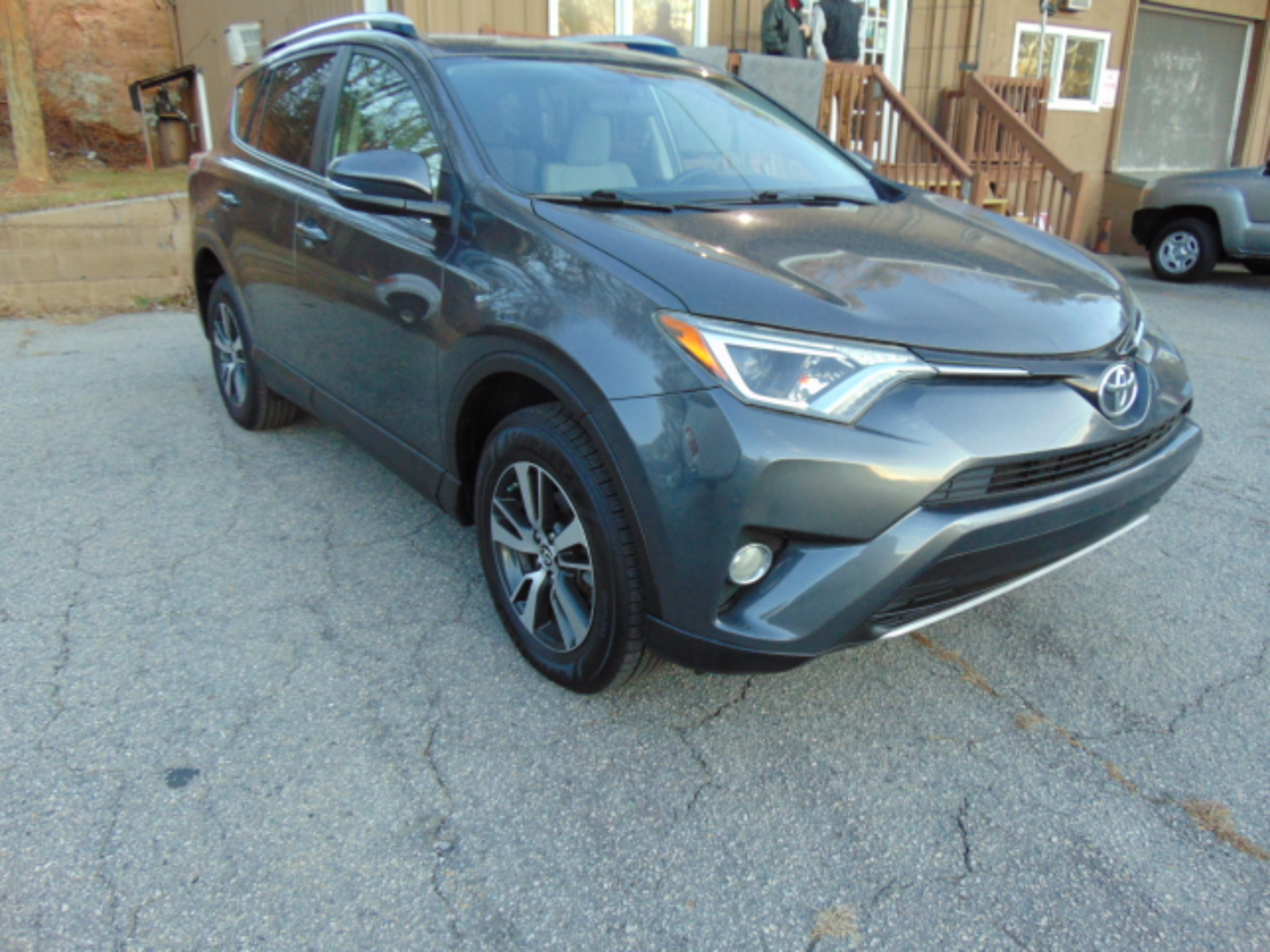 Toyota RAV4 XLE AWD 2016
