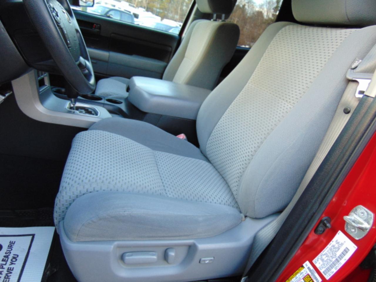 Toyota Tundra Tundra-Grade 5.7L Double Cab 4WD 2012