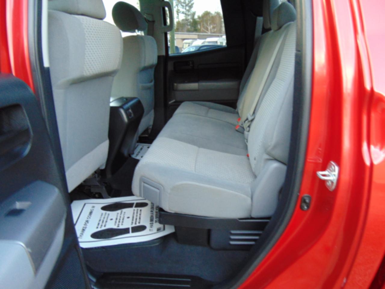 Toyota Tundra Tundra-Grade 5.7L Double Cab 4WD 2012