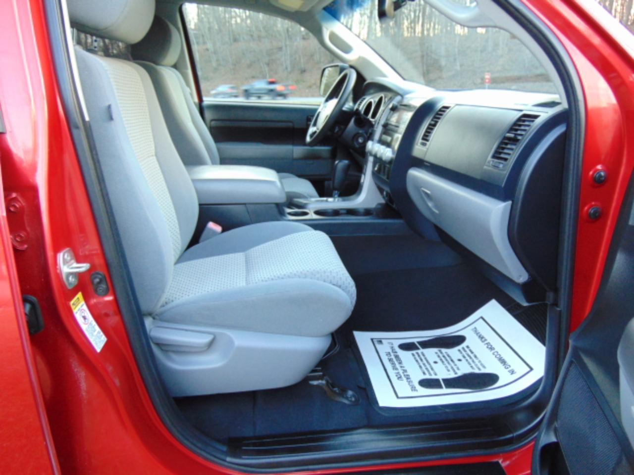 Toyota Tundra Tundra-Grade 5.7L Double Cab 4WD 2012